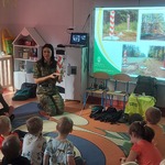 Dzieci na zajęciach z funkcjonariuszami z Podlaskiego Oddziału Straży Granicznej