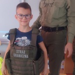 Dzieci na zajęciach z funkcjonariuszami z Podlaskiego Oddziału Straży Granicznej