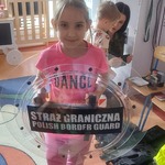 Dzieci na zajęciach z funkcjonariuszami z Podlaskiego Oddziału Straży Granicznej