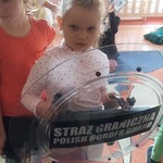 Dzieci na zajęciach z funkcjonariuszami z Podlaskiego Oddziału Straży Granicznej