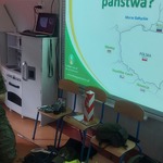 Dzieci na zajęciach z funkcjonariuszami z Podlaskiego Oddziału Straży Granicznej
